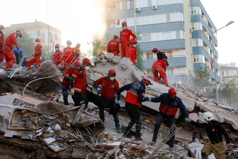 Yaşamımızı Enkaza Çevirenler ve Hakikatin Üstünü Örtenler Izmir Deprem5